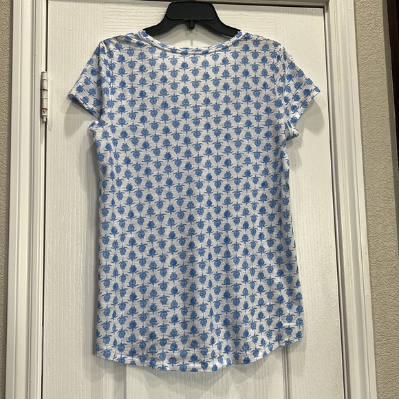 Lilly Pulitzer XS V-Neck Etta Top in Resort White Toe to Toe Sea Turtles EUC - Picture 4 of 7